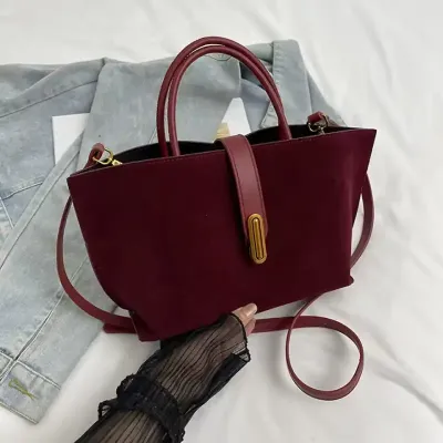 HIGH-QUALITY TEXTURED LARGE HANDBAG